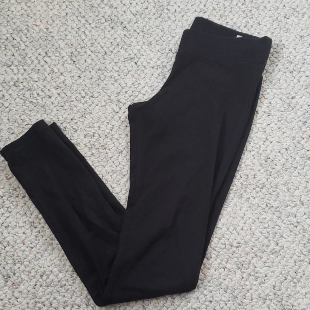 Black leggings